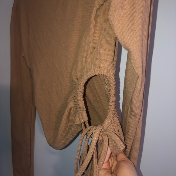 Long sleeve open side cute top - Picture 3 of 3